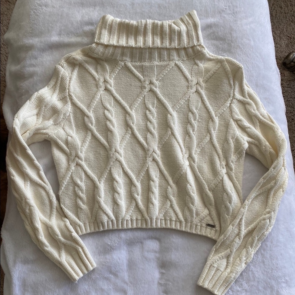 HOLISTER turtleneck sweater